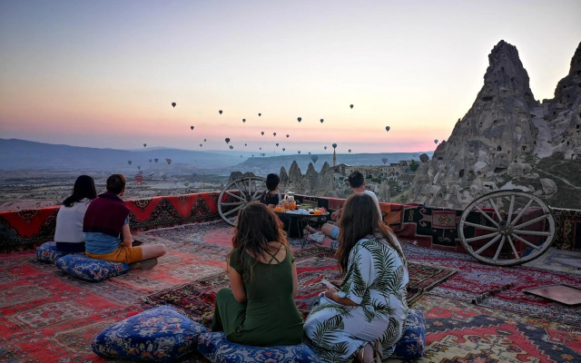 Hermes Cave Hotel