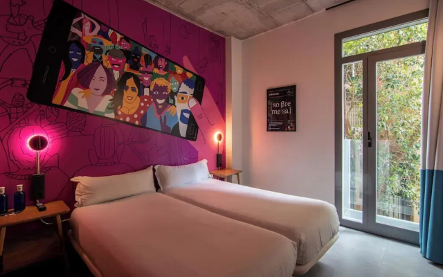 The Central House Granada Elvira Hostel