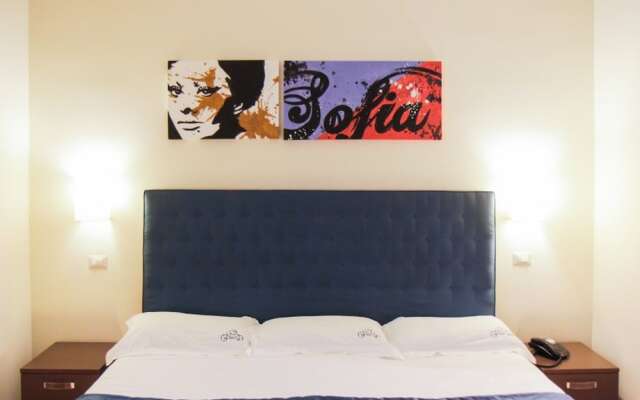 Rome Armony Suites - Deluxe Room