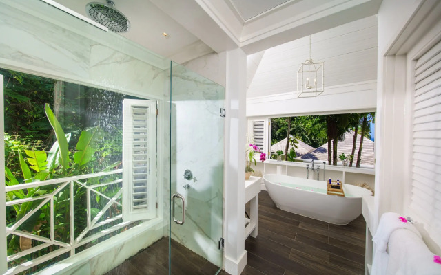 Round Hill Hotel And Villas