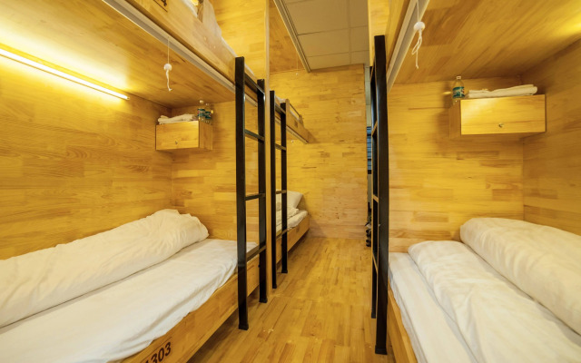 Box Hotel