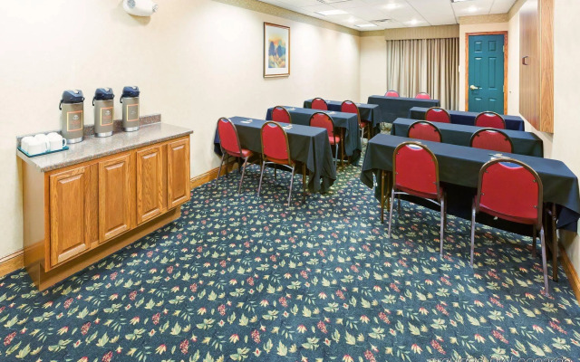 Country Inn & Suites by Radisson, Chambersburg, PA