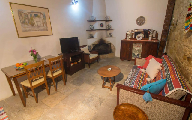Nikis House