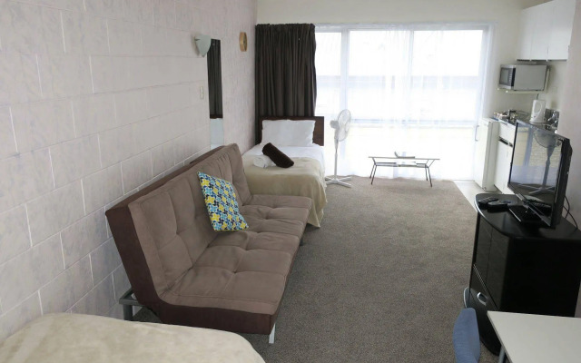 Roselands Motel