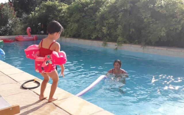 Ecrin de verdure avec accès piscine en plein Aix