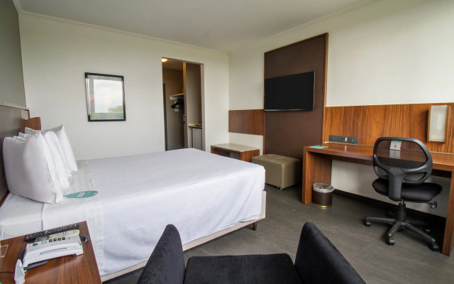 Hotel Deville Business Maringá