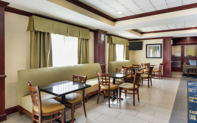 Best Western Plus Pratt
