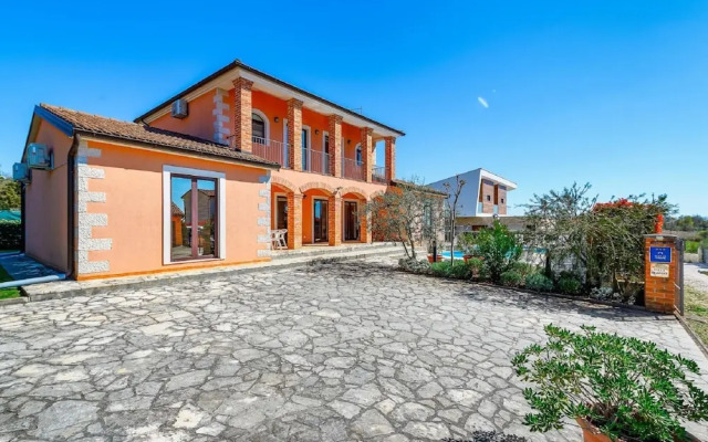 Spacious Holiday Home in Visnjan With Private Pool