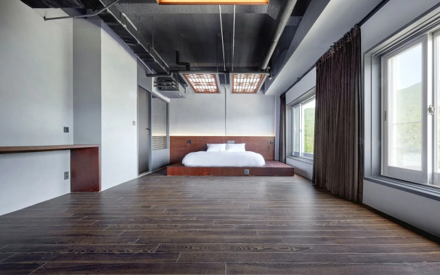 Kolon Hotel