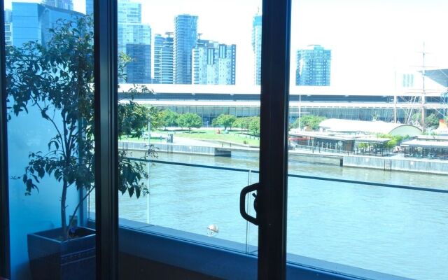 Melbourne Holiday Apartments Flinders Wharf