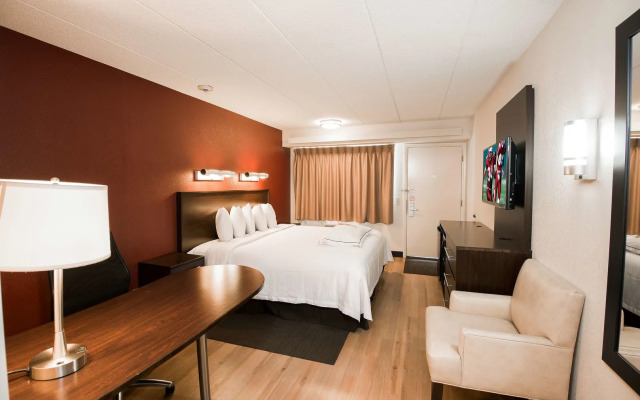 Red Roof Inn PLUS+ Chicago - Willowbrook