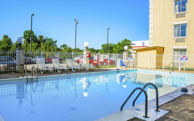 Quality Inn & Suites CVG Airport