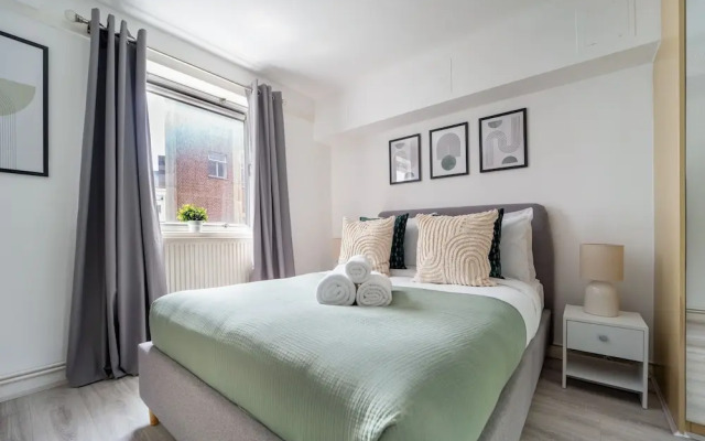 Stylish 1-Bedroom with Balcony near Soho