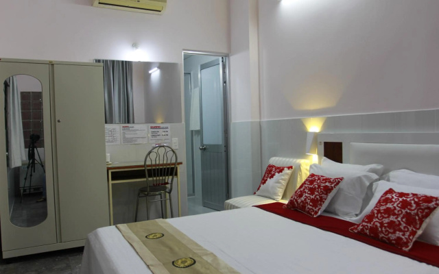 QUANG SAIGON Hotel- 40-7 Bui Vien-Walking street – Guest Rooms – Ho Chi Minh City