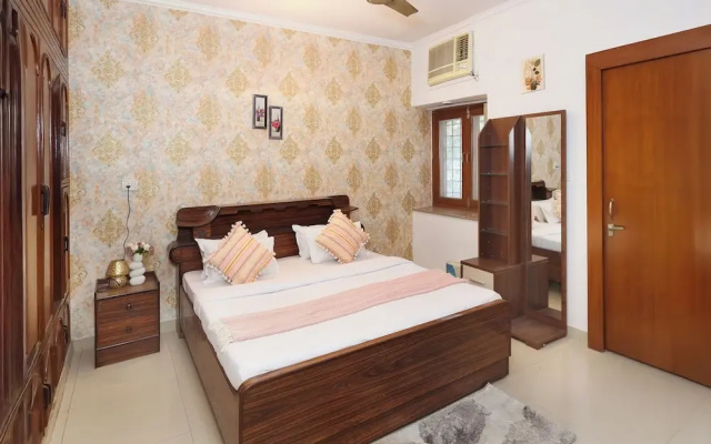 Amber Crest by Redolive10min ~airportdelhi2bhk