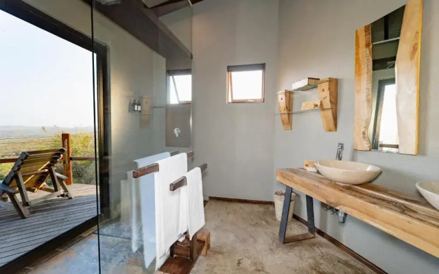 Rhino Ridge Safari Lodge