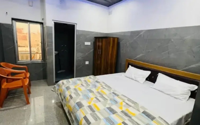 Goroomgo Milan Palace Ayodhya