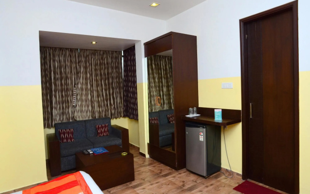 OYO 1030 Hotel Palm View Residency