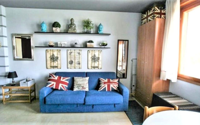 Cozy Studio With Balcony