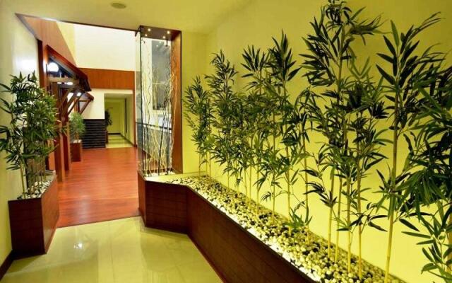 Hotel Marina Residency