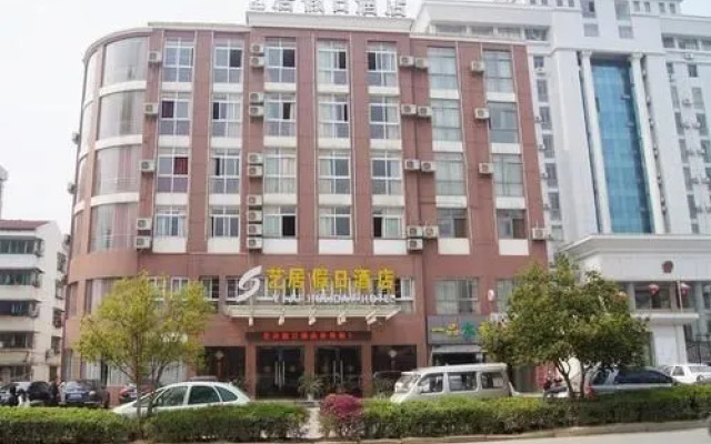 Xianning Yiju Holiday Hotel