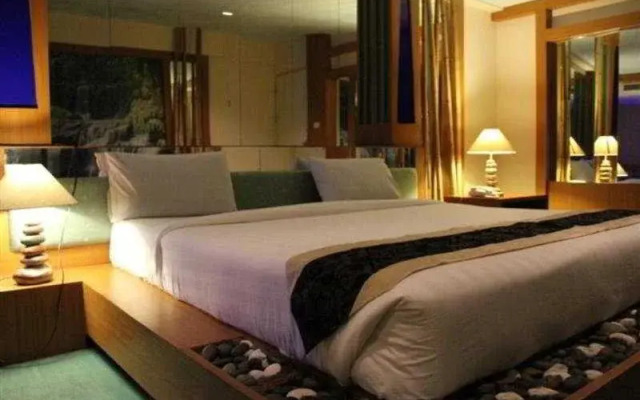 Ratchada Resort & Spa
