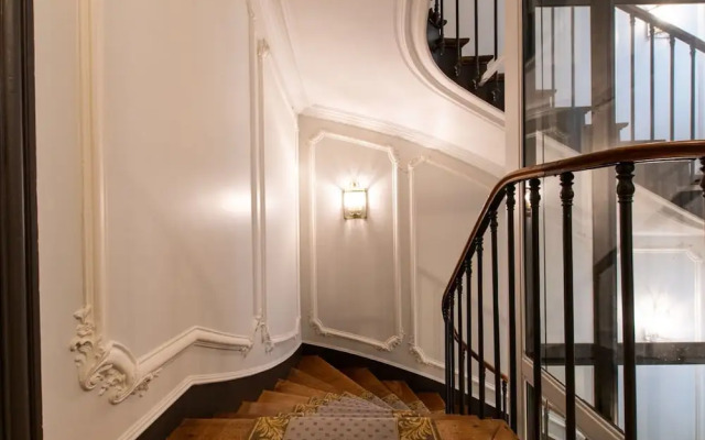 Splendid 5BR Family Apartment - Trocadero