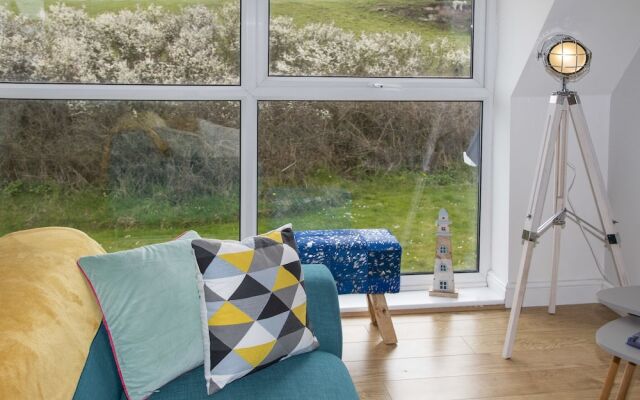 28 Isallt at the Bay