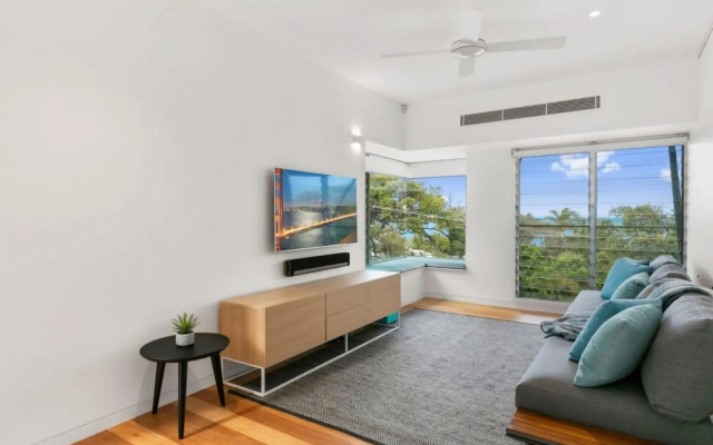 Seaview Tce Spectacular Home with Stunning Ocean and Headland Views