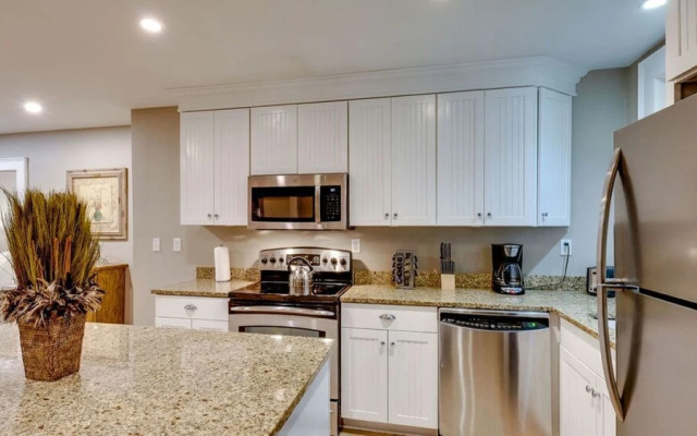 4 BR Beauty blocks from the River