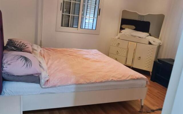 Ayorgiev 3 Bedroom Cosy House