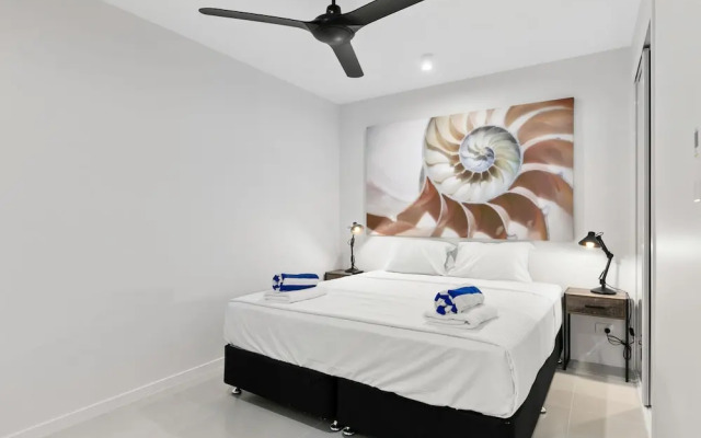 Ground-floor Absolute Beachfront Luxury