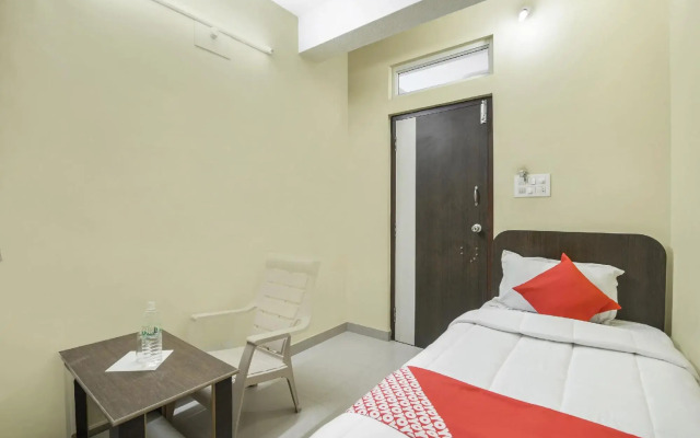 Oyo 36425 Sri Sai Residency