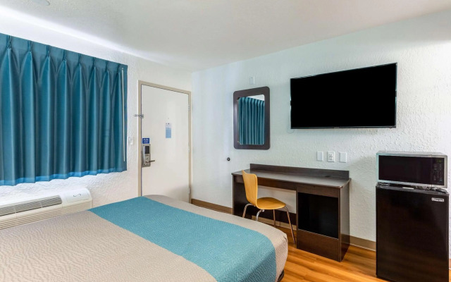 Motel 6 Valdosta, GA - University