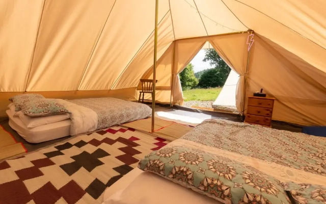 Wood Cabin & 4 Large Bell Tents - Hapus Hideaway