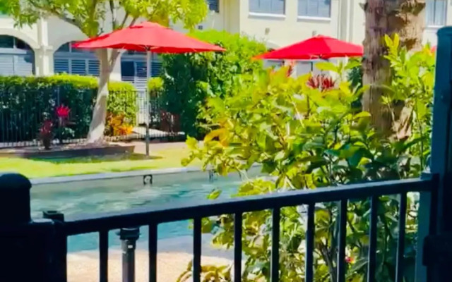 Palm Cove Pool Access Apartment