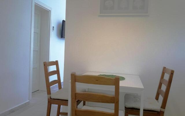 Two Palms Apartment
