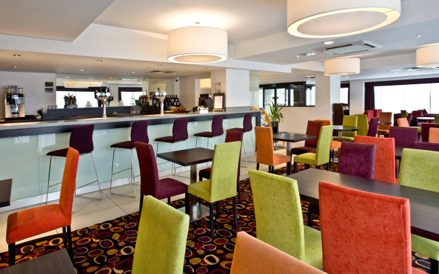 Holiday Inn Express Birmingham–South A45