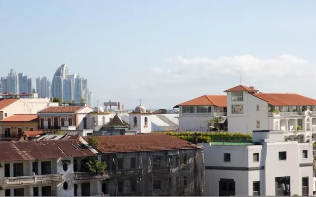 The Rooftop Condo by Acomodo