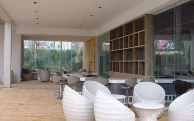 Bailu Zhiyin Hot Spring RV Campground