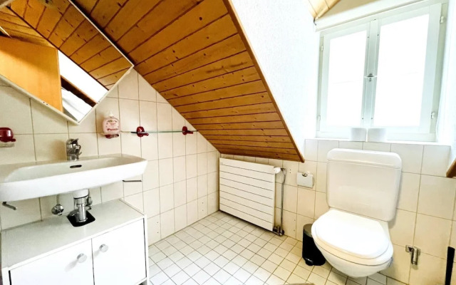 Einzigartige Schöne Altbau- Wohnung Im Zentrum