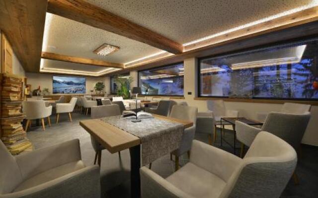 Hotel Bucaneve
