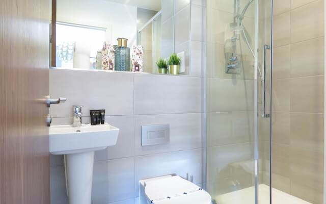 Tudors eSUites Birmingham Apartments Terrace and Private Parking