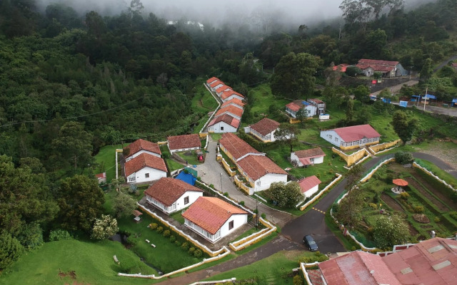 OYO Premium Golf Club Road