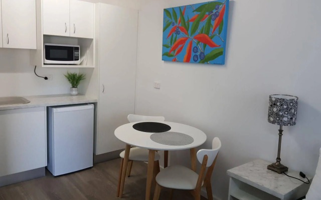 Aza Motel