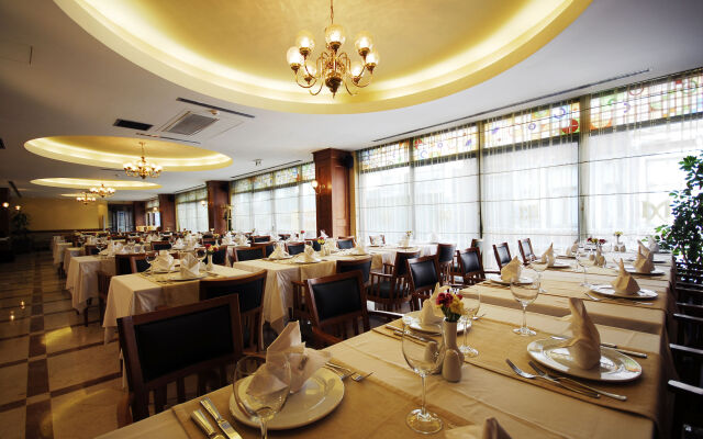 Taksim Metropark Hotel