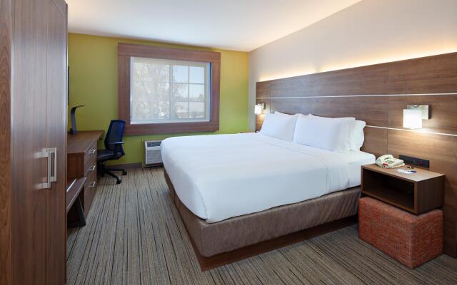 Holiday Inn Express Hotel & Suites San Diego-Escondido, an IHG Hotel