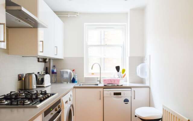 Comfortable 2 Bedroom Apartment By Earls Court