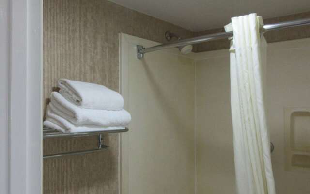 Econo Lodge Inn & Suites