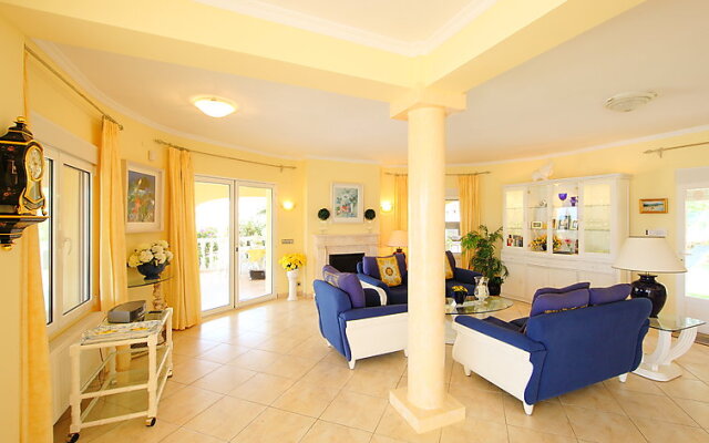 Villa Bombilla